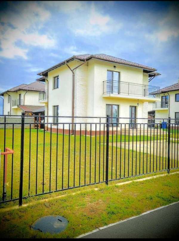 Casă modernă de închiriat în cartierul rezidențial Green Residence