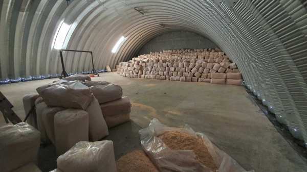 Inchiriez hala Potigrafu Prahova 315mp 550 euro - acces direct din DN1