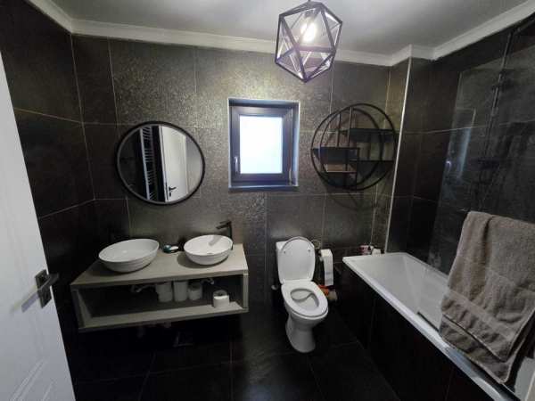 Persoana fizica inchiriez ap 3 si ap 2 camere