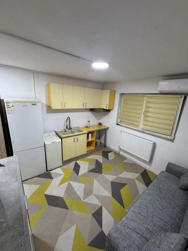 Proprietar inchiriez garsoniera In zona UMT