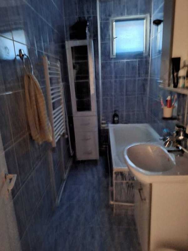 Vand apartament 3 camere la 10 minute de mers pe jos de centru