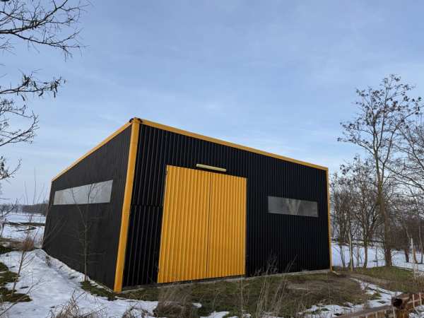 Halǎ tablă 100 mp+teren 200 mp