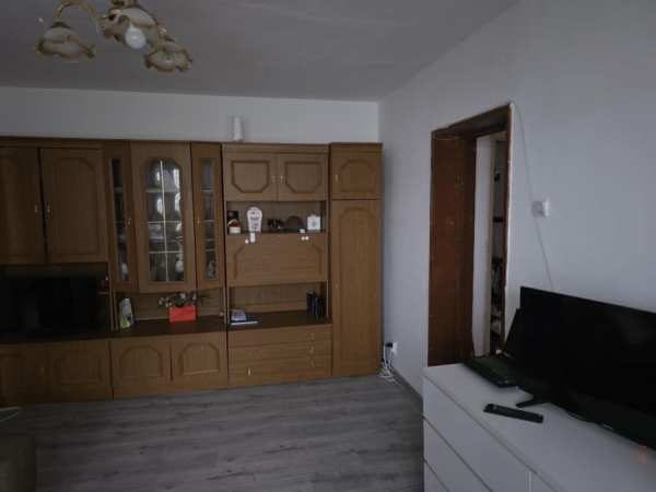 Inchiriez apartament