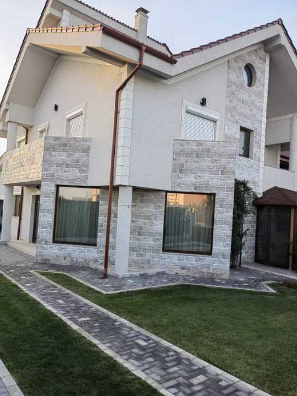 Casă / Vilă cu 5 camere de vânzare in Tuzla Constanta