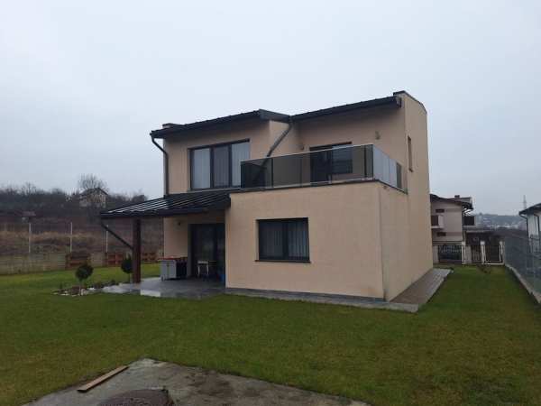 Pf închiriez casa în Borhanci