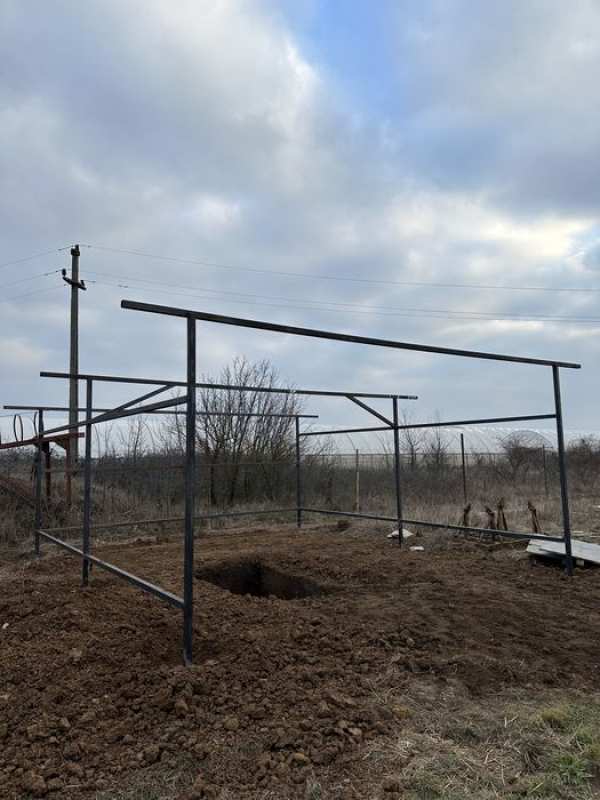 Vand 500m2 cu garaj/service ingradit