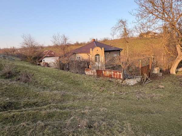 Casa de vanzare + teren