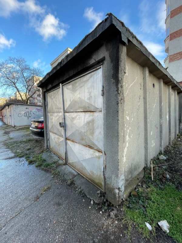 Donez Garaj din beton