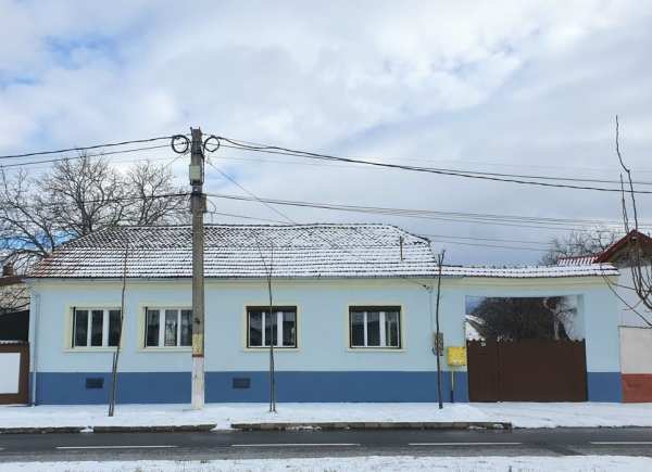 Inchiriez casa + curte in Ghimbav, casa de inchiriat central