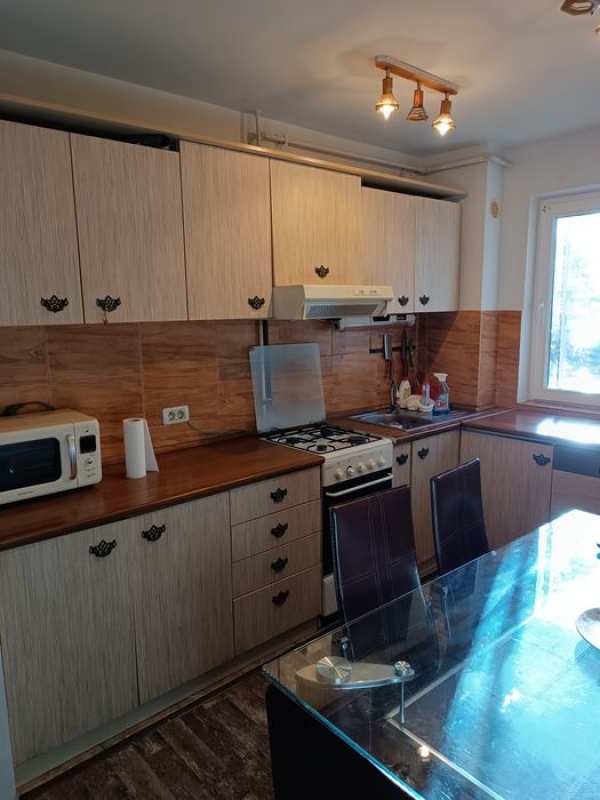 Închiriez apartament 3 camere  , calea Romanilor, et 2 utilat, mobilat