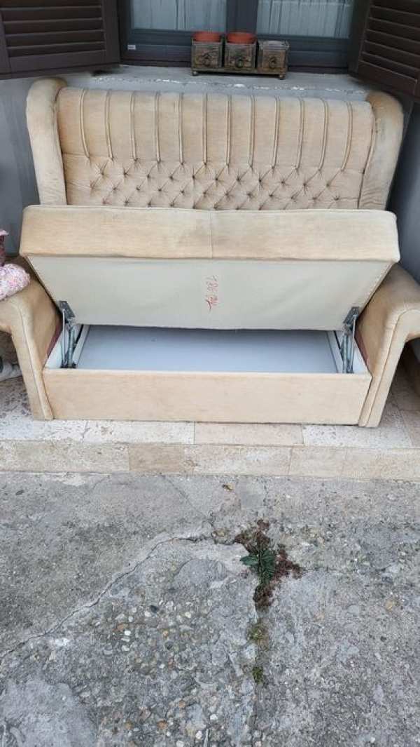 Vând canapea din lana