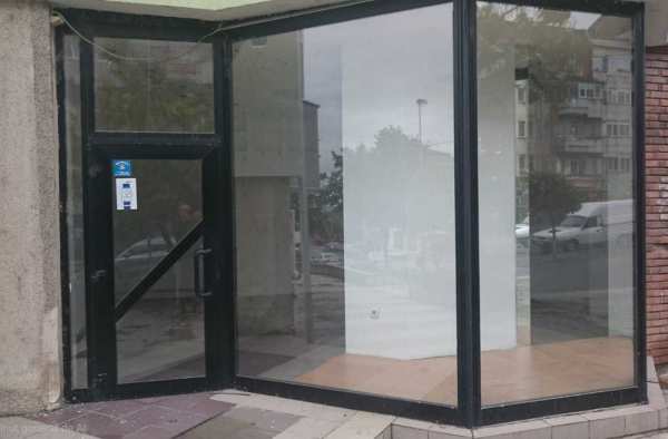 Proprietar, vand spatiu comercial modernizat, in suprafata de 65 mp situat pe B-dul N. Titulescu, in apropriere de Kaufland