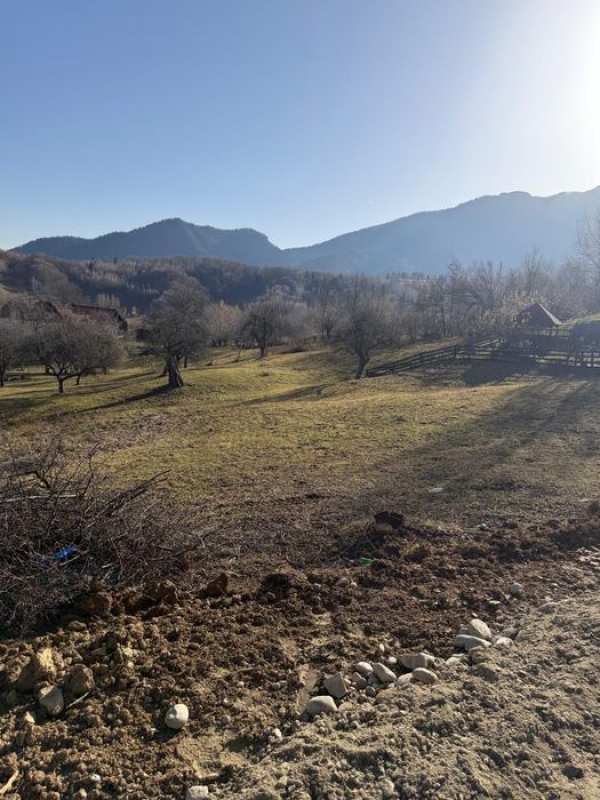 Vand teren cu priveliste zona Bran Brasov