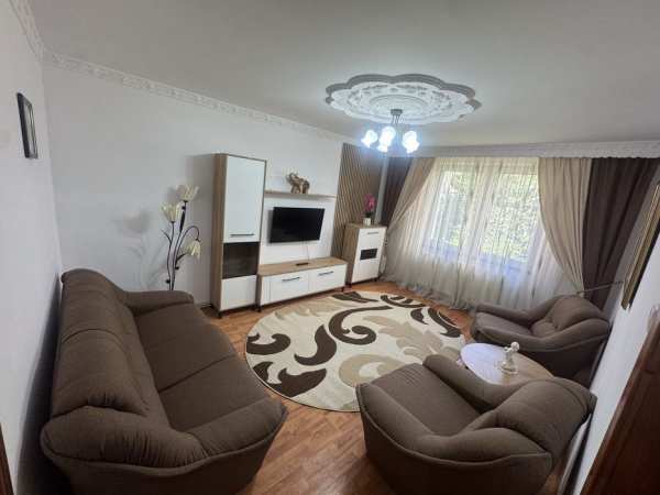 Închiriez ap.4 camere decomandat Precista(școala nr.10/Piața Bistrita)