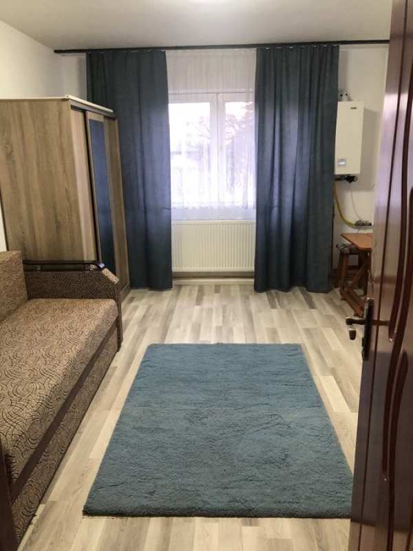 Particular inchiriez garsoniera