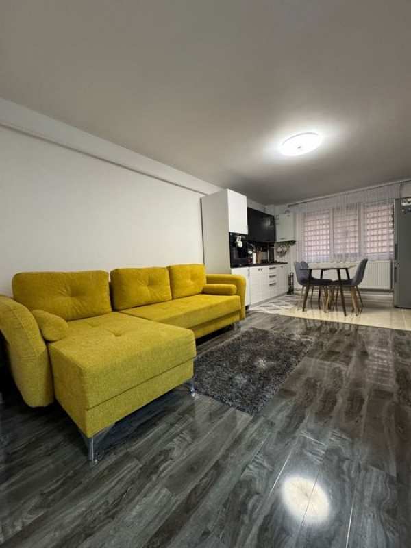 Vand ap 2 camere , decomandat , la parter in Zona Industriala Tecuci