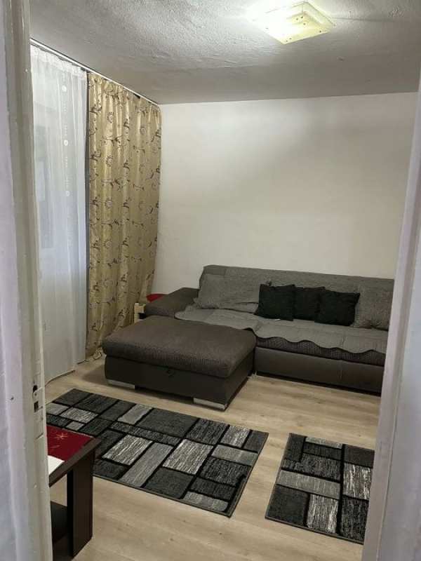 Apartament cu două camere de închiriat
