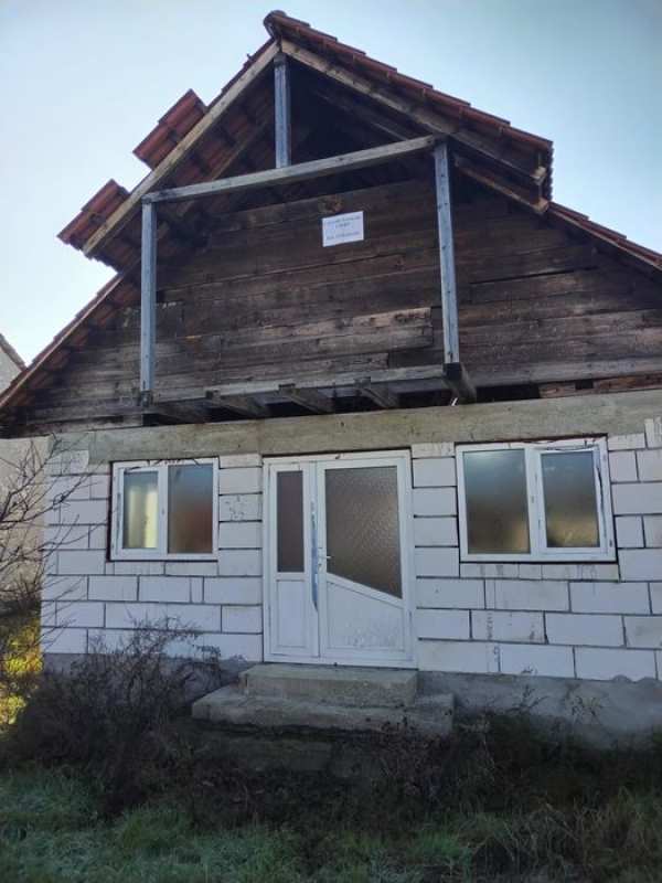Casa de vanzare sat. Comanda 3 camere