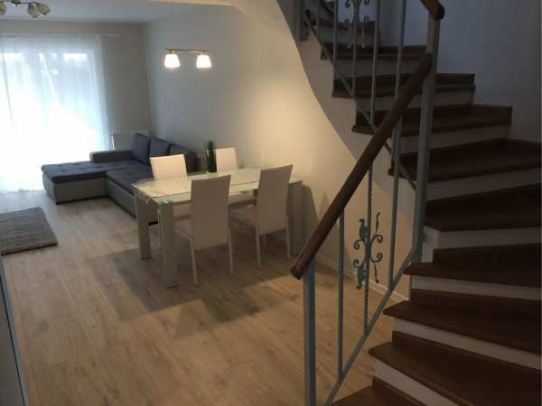 De inchiriat casa in corunca zona vila chesa