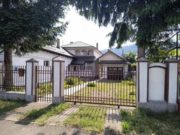 Casă de vânzare, 174mp, cărămidă+lemn, teren 480mp
