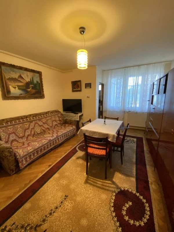 Inchiriez garsoniera