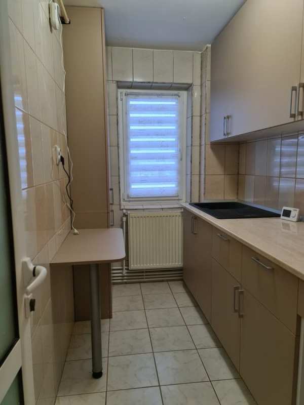 Apartament 3 camere de închiriat