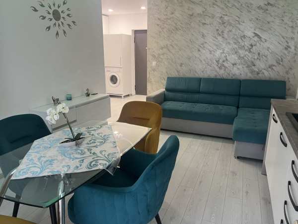 Vand apartament cu doua camere tip studio