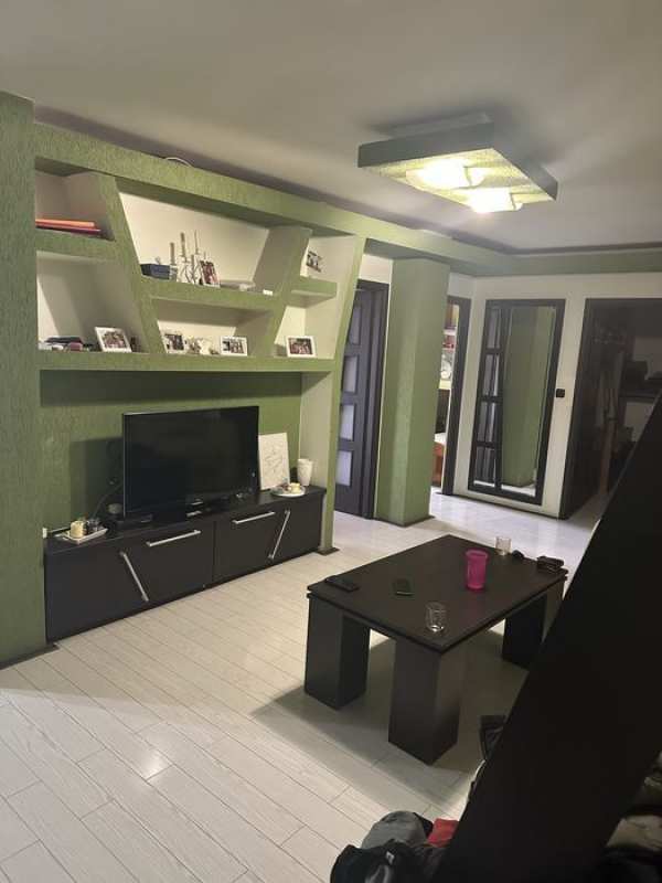 De inchiriat apartent 3 camere vizavi cu poli 2