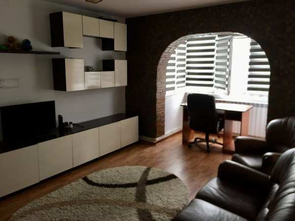 Inchiriere apartament 3 camere Bloc U 1 Mai 300EUR de pe 1 Noiembrie