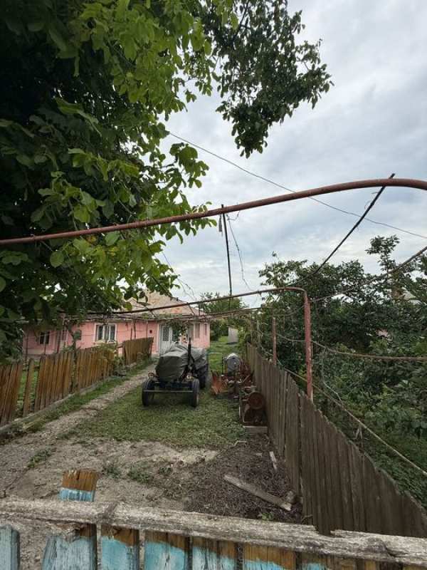 Casă bătrânească de vânzare