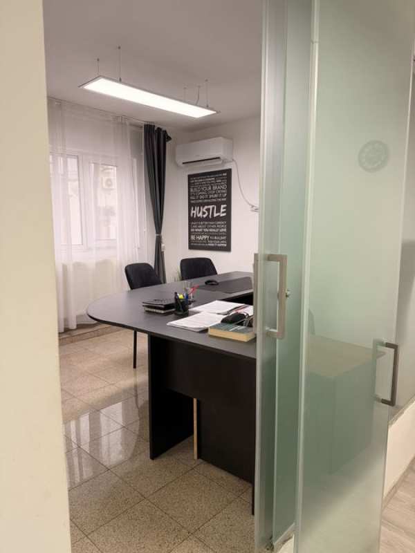 Birou Parter 4 Camere |Compartimentare Sticlă | Mobilat