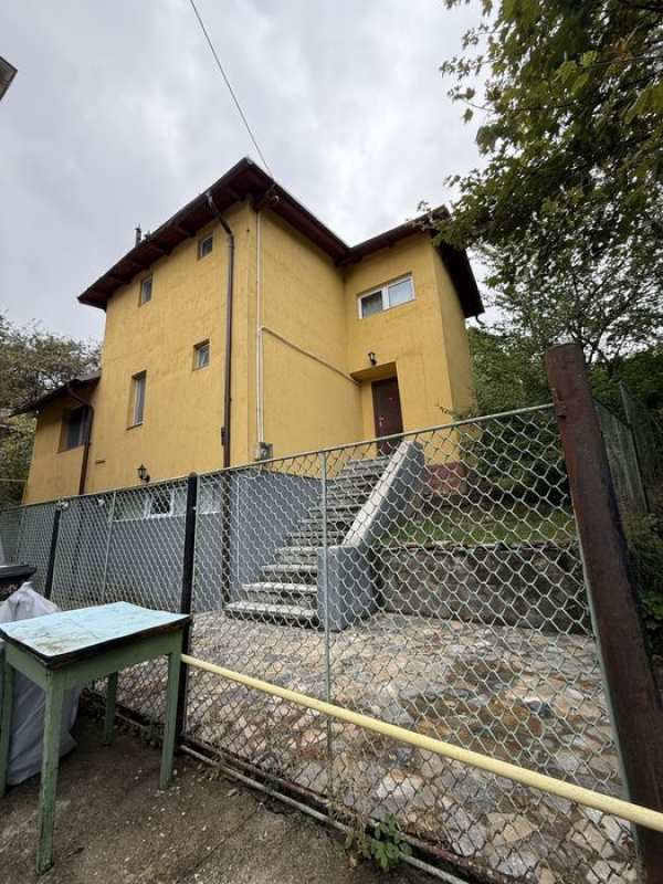 Casa in sinaia utilata/mobilata formata din 3 apartamente zona Furnica