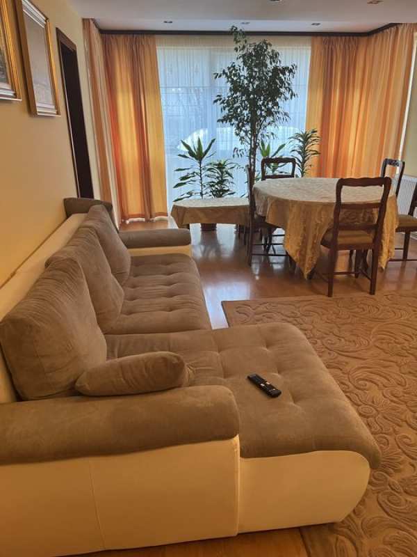 Inchiriez apartament 3 camere Zamca Suceava cu garaj + loc parcare