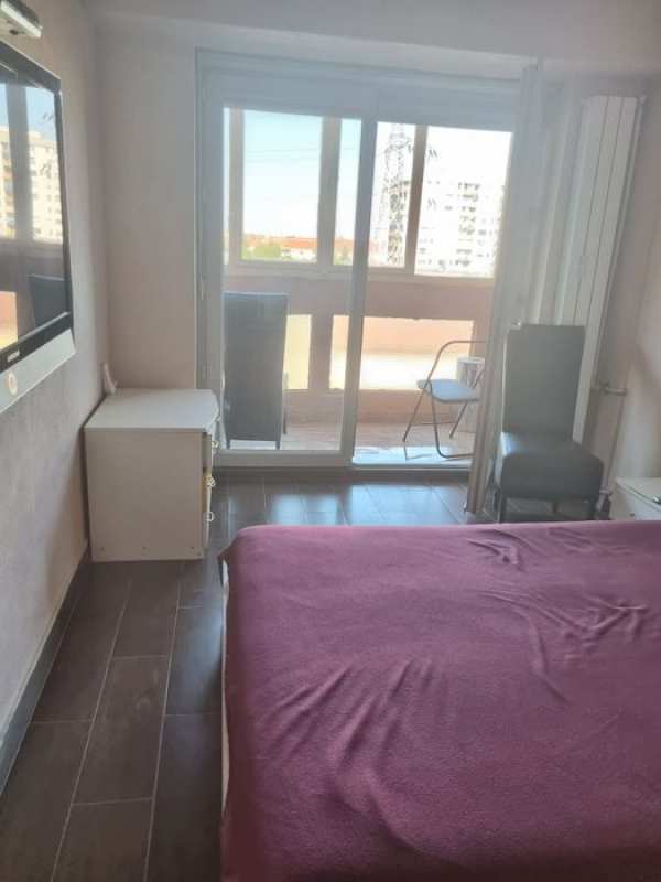 Închiriez apartament Samanta în zona Polivalentă etaj 7-6 ,coborător