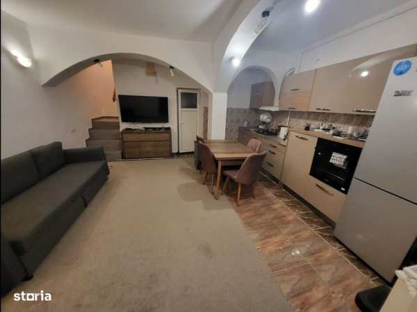 Vand casa noua 2002, 4 camere, Universitate