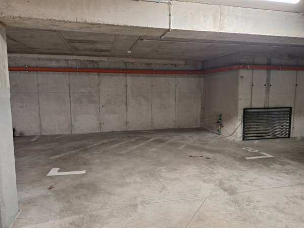 Ofer loc de parcare pe strada Bucuresti langa piata Abator