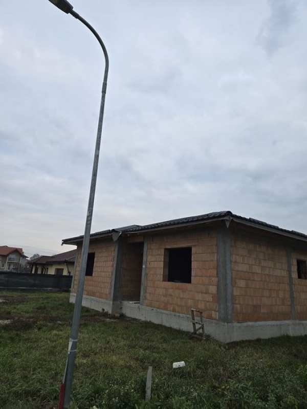 Vand casa 150mp in Martinesti pe o str.linistita cu toate utilitatile