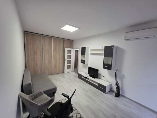 Închiriez garsoniera 38mp