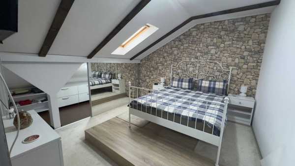 PRIVAT - Vand apt 2 cam, Complet mobilat, Mansarda 4/4, Loc parcare