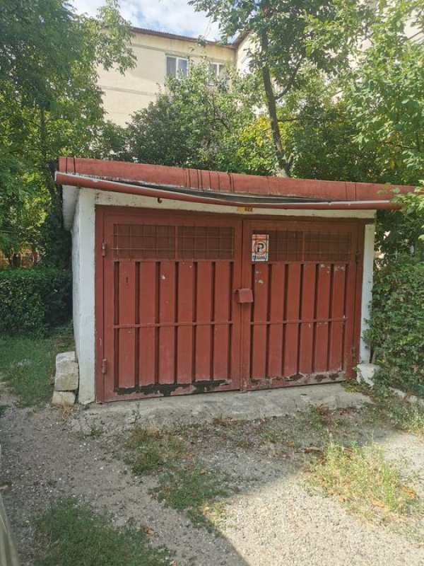 Vand garaj in Baia Mare