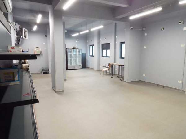 inchiriez spatiu comercial stradal,150mp calea ferentari nr72,sector 5