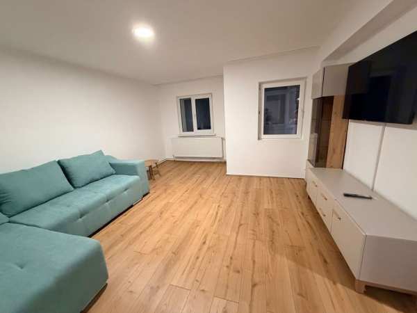 Apartament 3 camere complet renovat – de închiriat, complet mobilat
