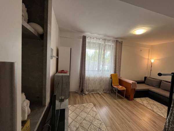 Închiriez garsonieră