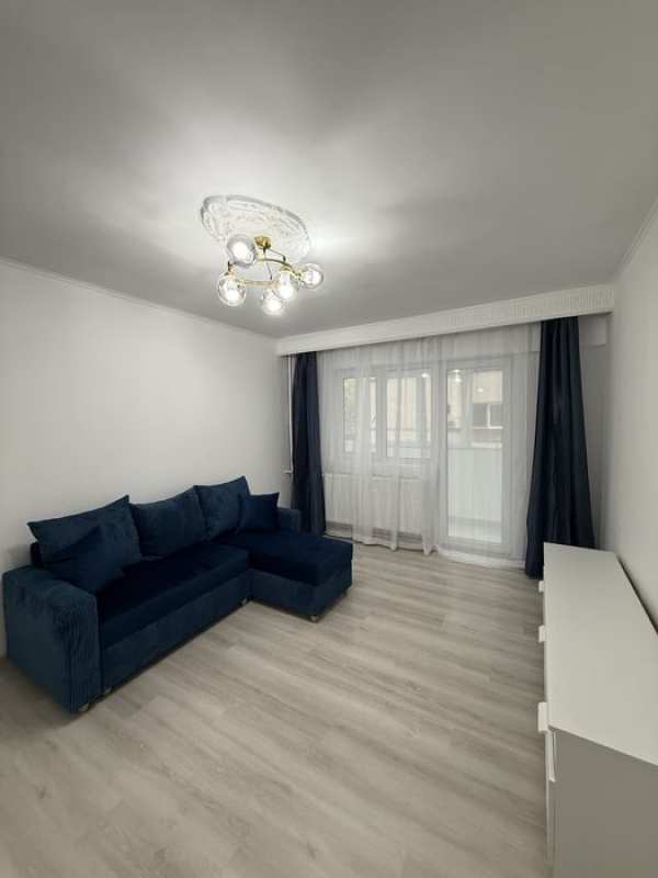 Vand/inchiriez apartament cu 3 camere ultracentral Pitesti