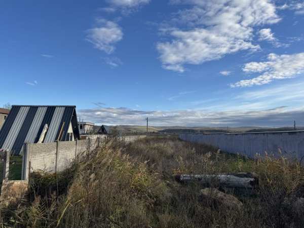 Vand teren la dunare 982 m2