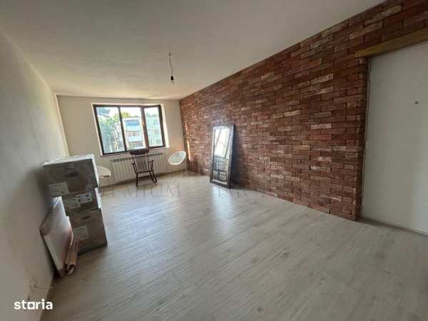 Apartament 3 camere de vanzare
