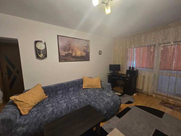 Apartament 2 camere etaj 2/4 zona jandarmeriei mobilat si utilat