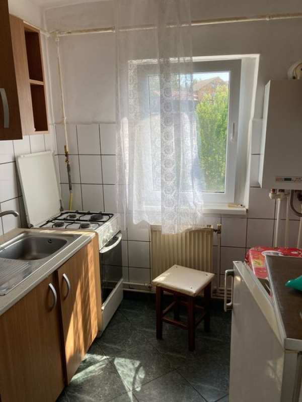 Închiriez Garsonieră