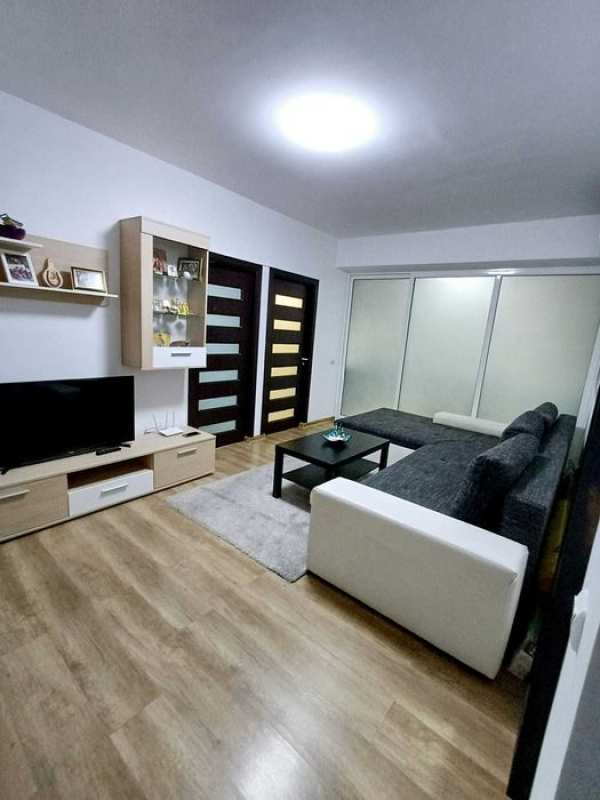 Proprietar vand Apartament 3 camere, 2 bai, 2 minute metrou D. Leonida