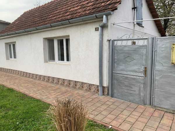 Inchiriez casa recent renovata ,oras DETA